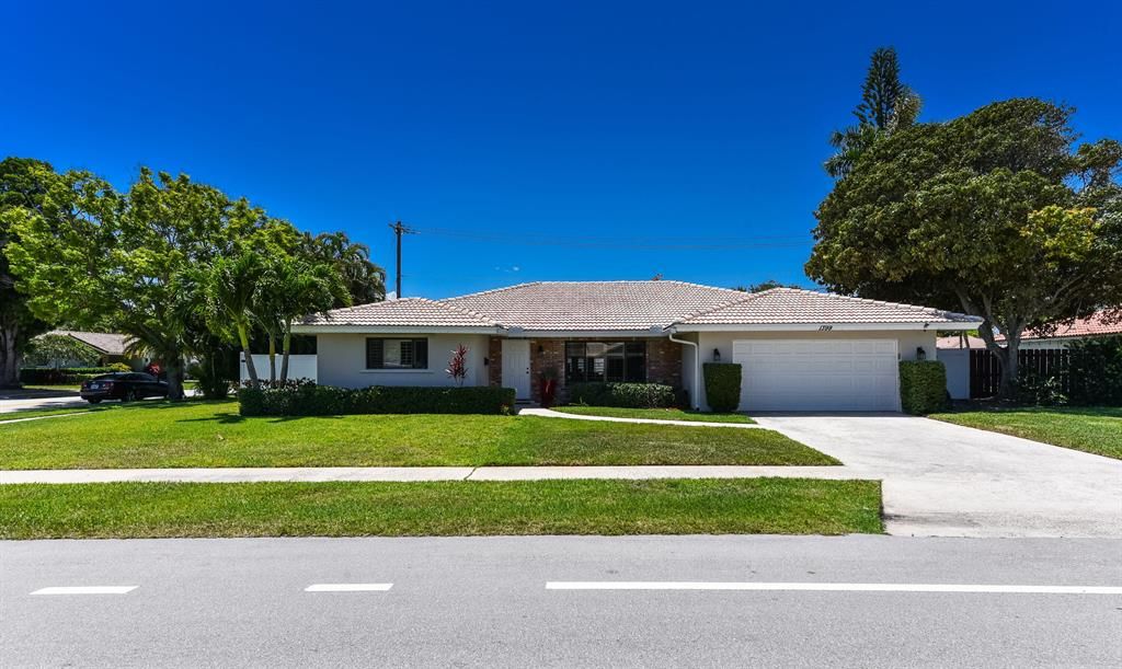 Photo of 1399 SW 12th Avenue, Boca Raton, FL 33486 (MLS # R10713962)