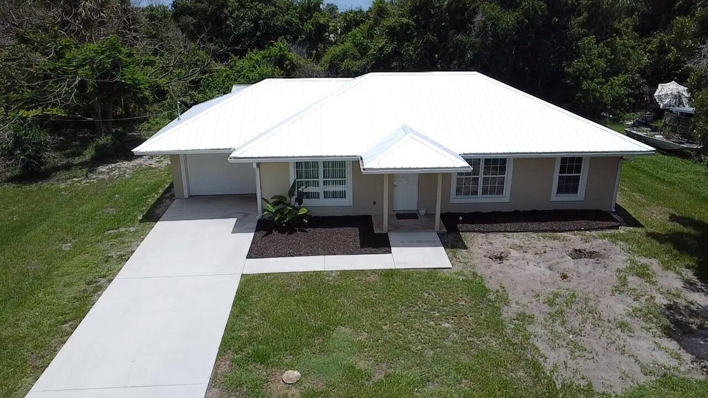 Photo of 9166 SE 63rd Drive, Okeechobee, FL 34974 (MLS # B26021218)
