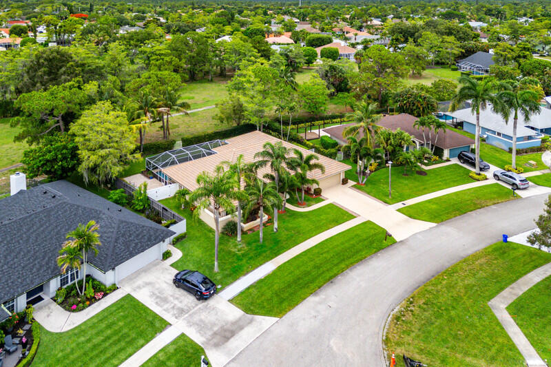 GREENVIEW SHORES 2 OF WELLINGTON - Residential