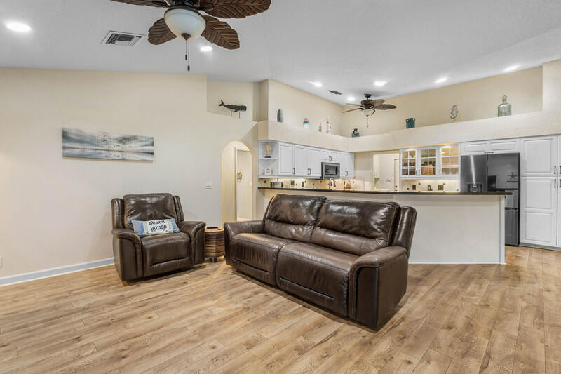 GREENVIEW SHORES 2 OF WELLINGTON - Residential