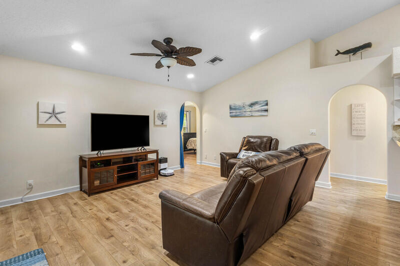 GREENVIEW SHORES 2 OF WELLINGTON - Residential