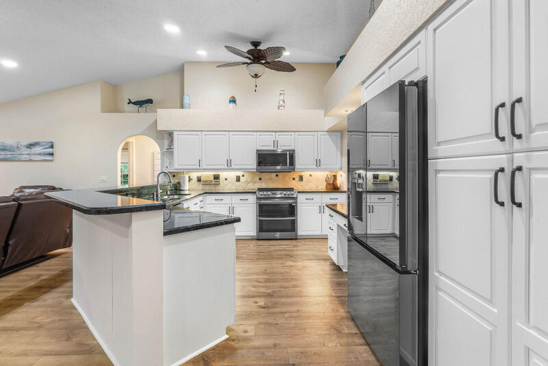 GREENVIEW SHORES 2 OF WELLINGTON - Residential