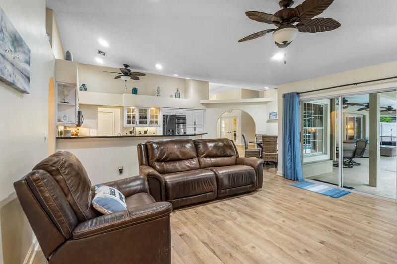 GREENVIEW SHORES 2 OF WELLINGTON - Residential