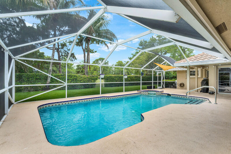 GREENVIEW SHORES 2 OF WELLINGTON - Residential