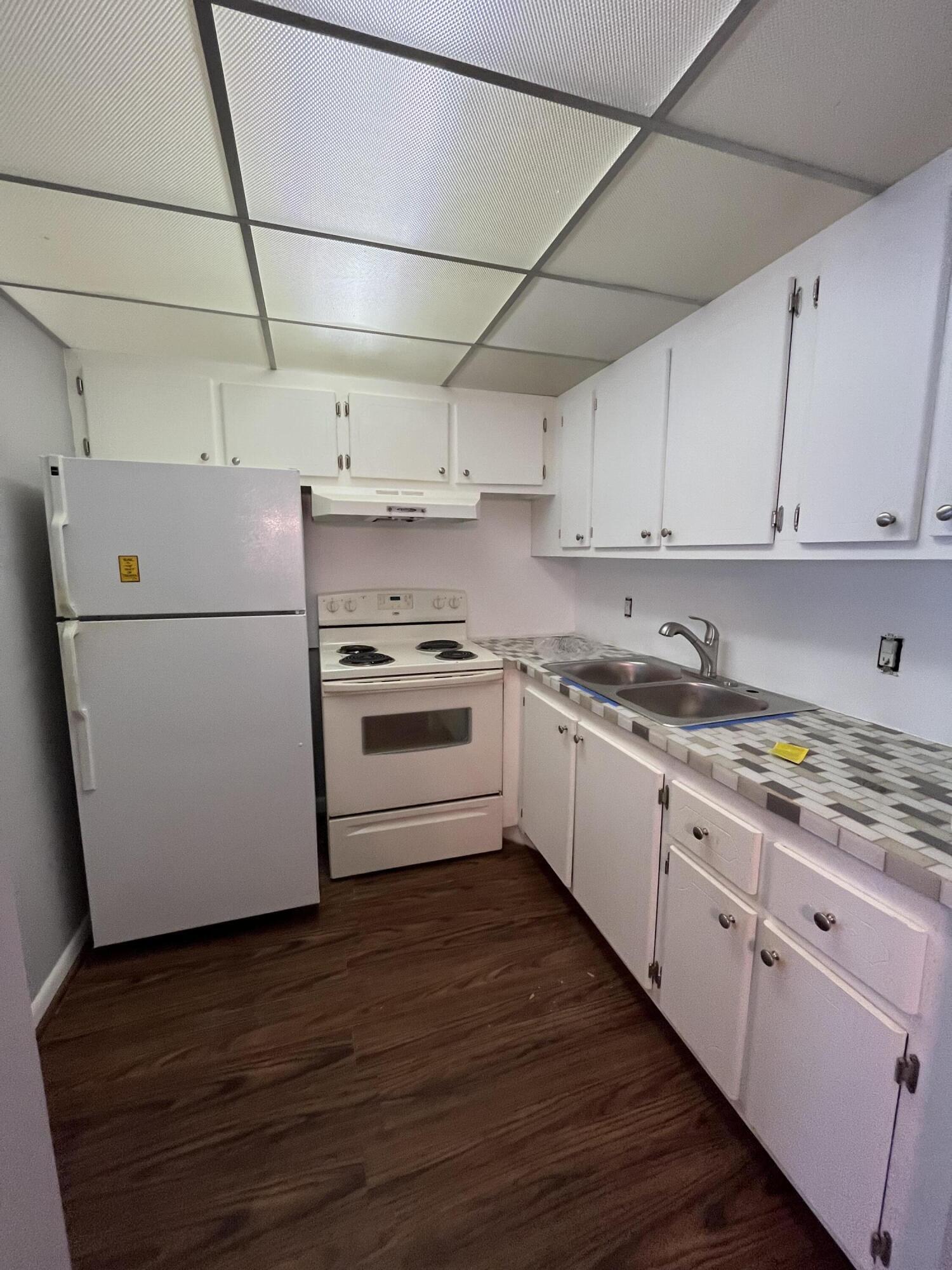 View photos, virtual tours, details... 119 E Westbury E 119