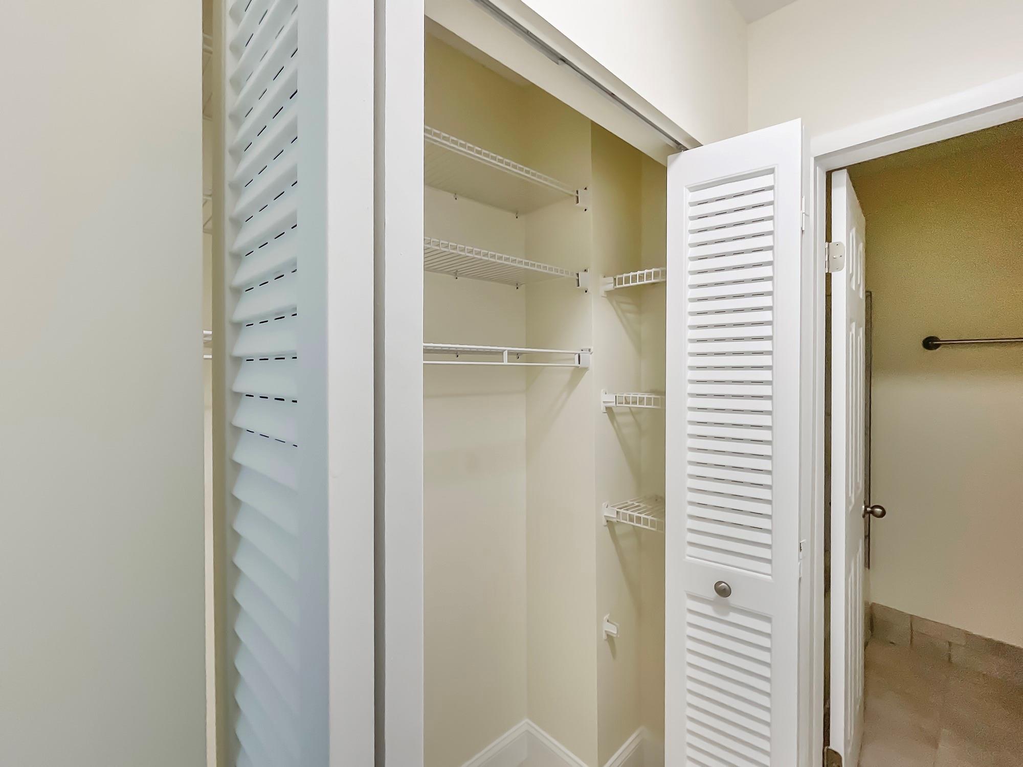 SUN AND LAKE CONDO - Residential