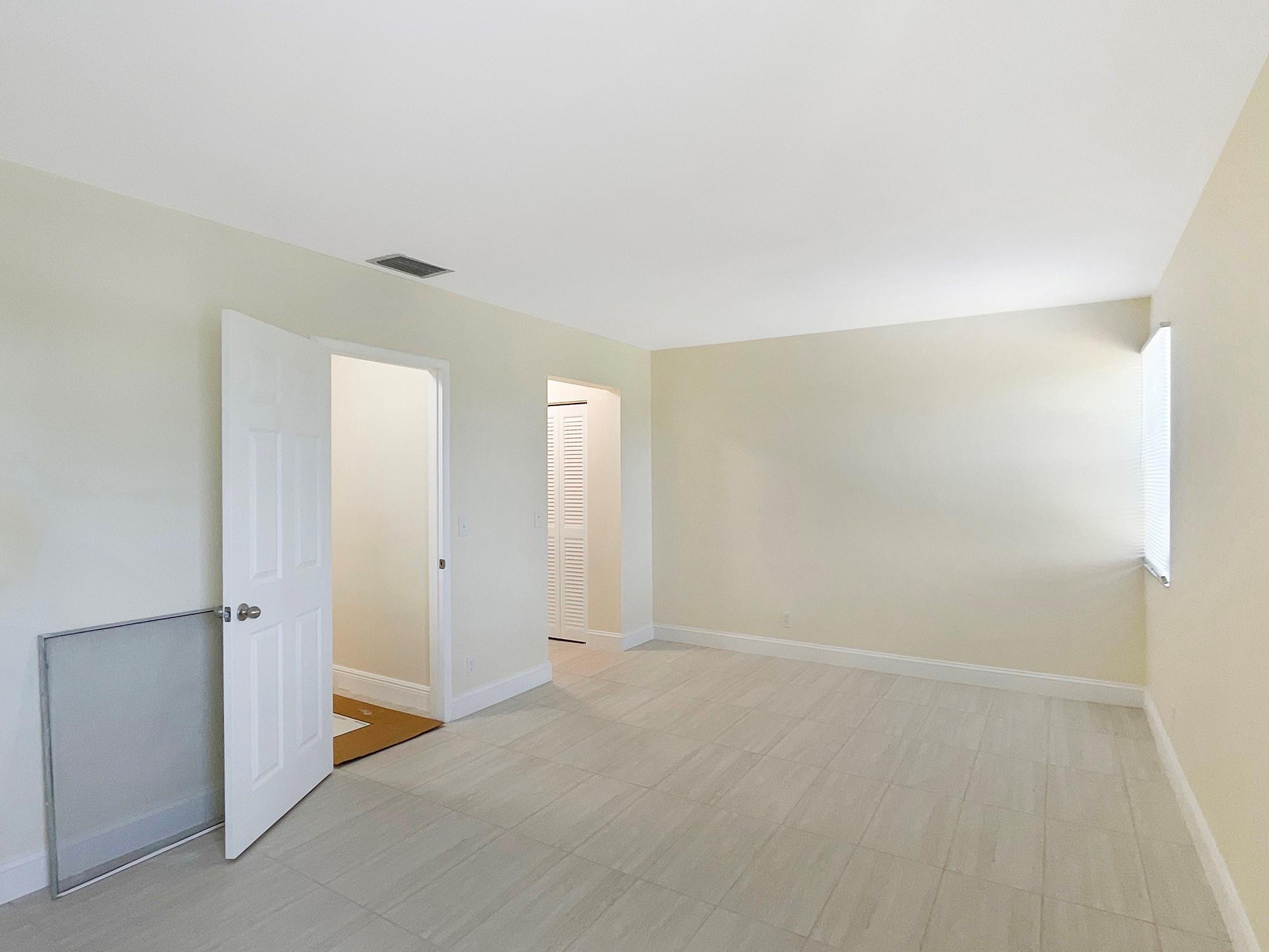 SUN AND LAKE CONDO - Residential
