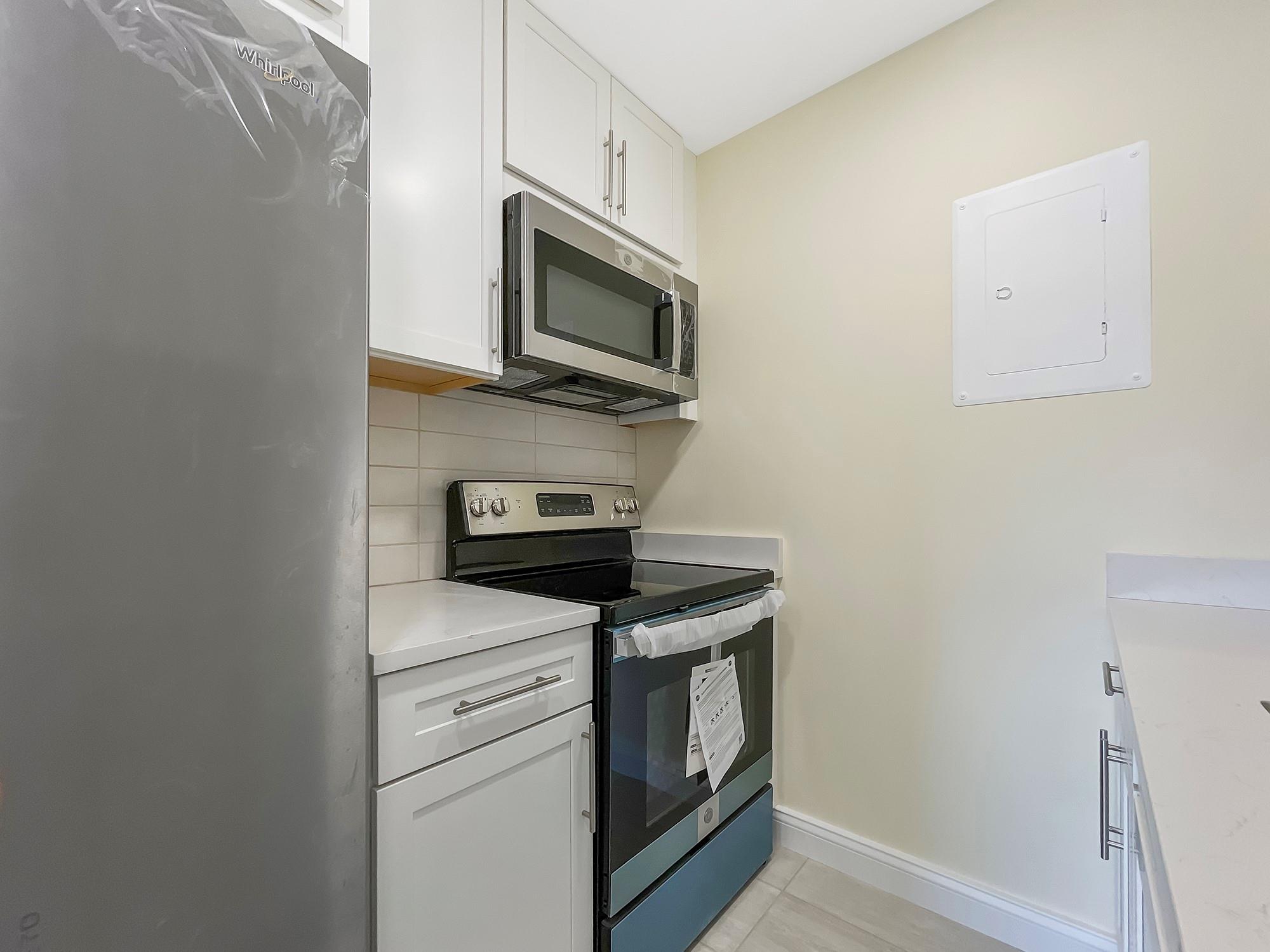 SUN AND LAKE CONDO - Residential