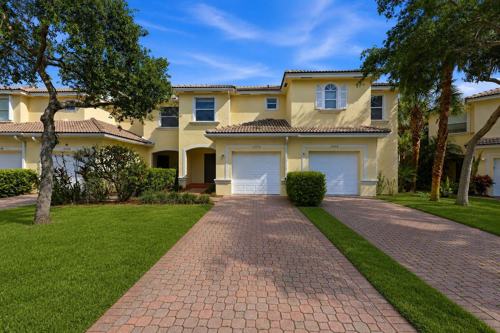 Photo of 13352 Georgian Court, Wellington, FL 33414 (MLS # B26042602)