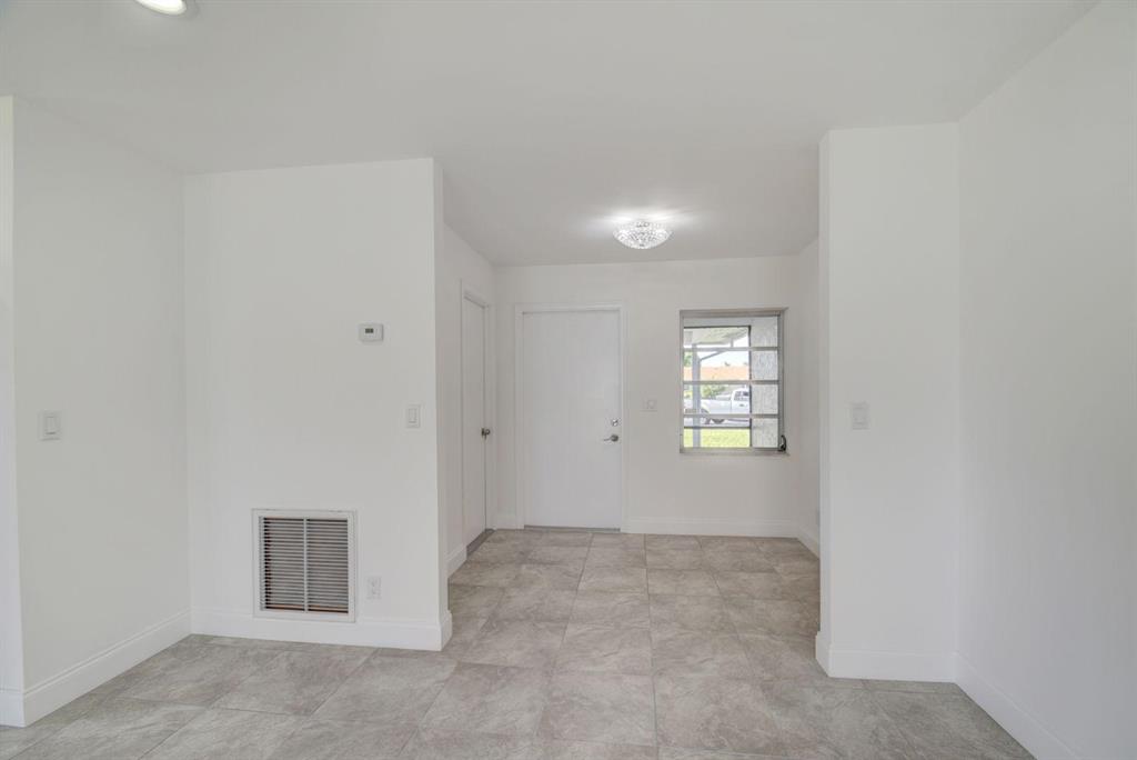 DELRAY VILLAS 2 - Residential