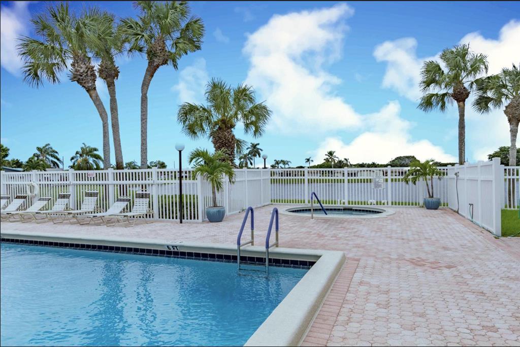 DELRAY VILLAS 2 - Residential