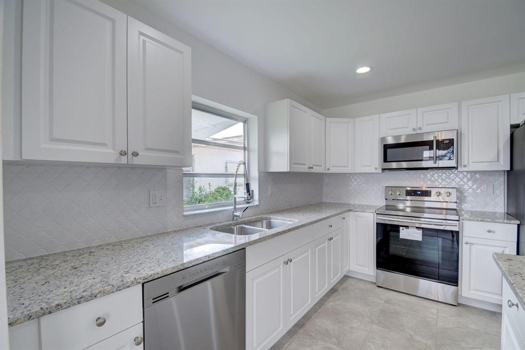 DELRAY VILLAS 2 - Residential