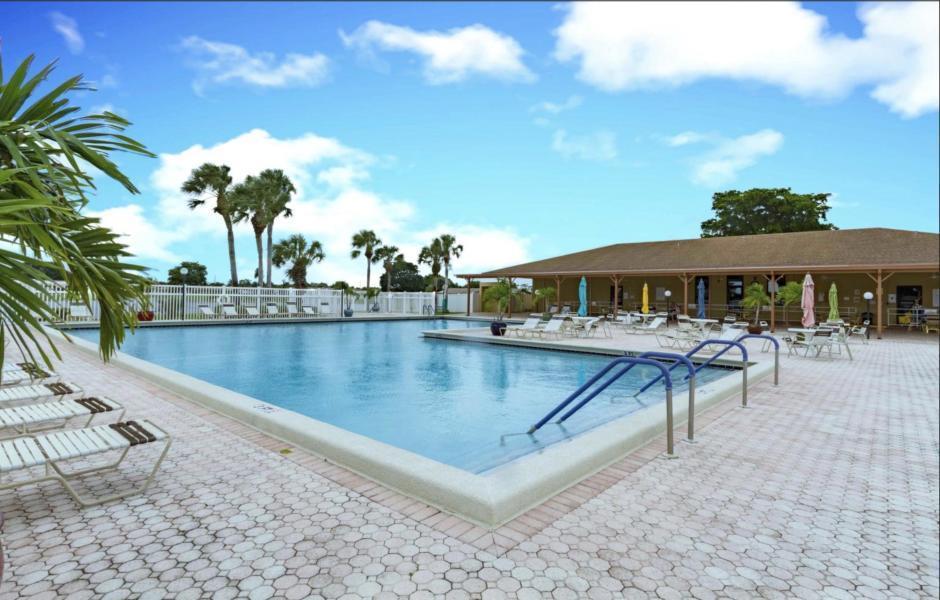 DELRAY VILLAS 2 - Residential