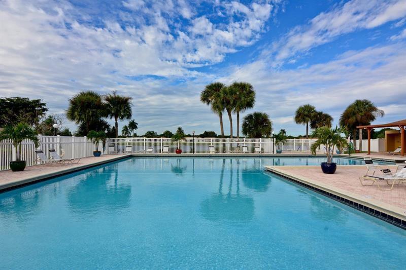 DELRAY VILLAS 2 - Residential