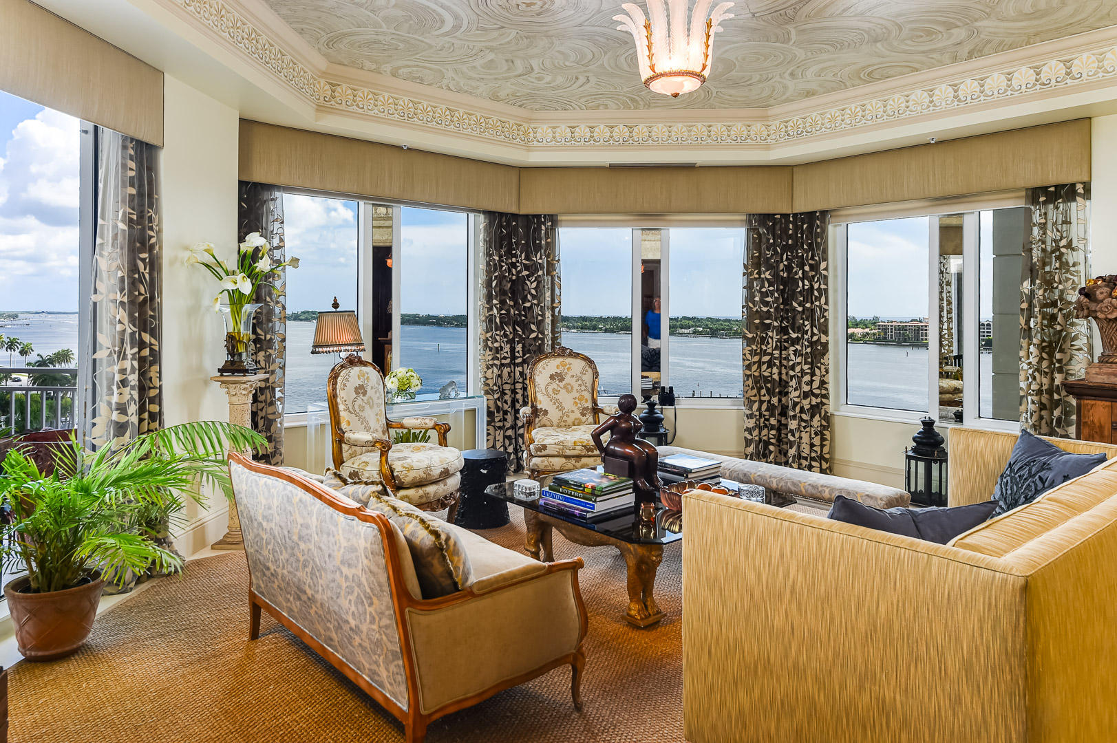 ONE WATERMARK PLACE OF THE PALM BEACHES - Residential