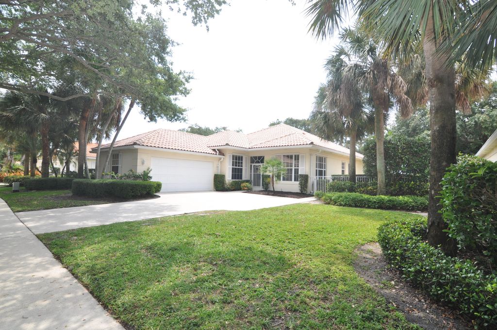 Photo of 393 Kelsey Park Drive, Palm Beach Gardens, FL 33410 (MLS # R10974395)
