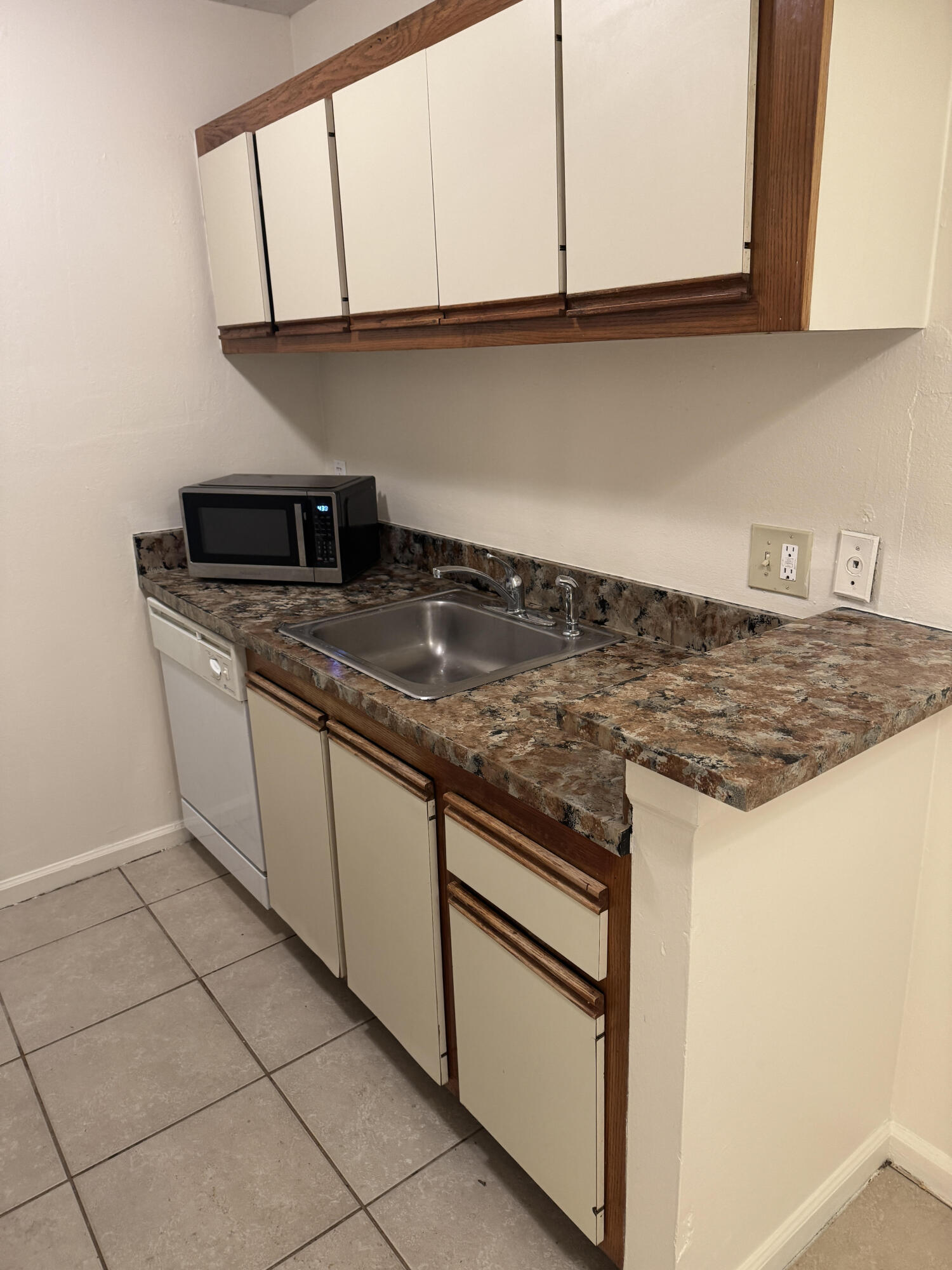 CROSS CREEK CONDO - Residential Lease