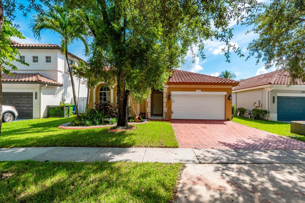 Photo of 13923 SW 50th Street, Miramar, FL 33027 (MLS # B26056568)