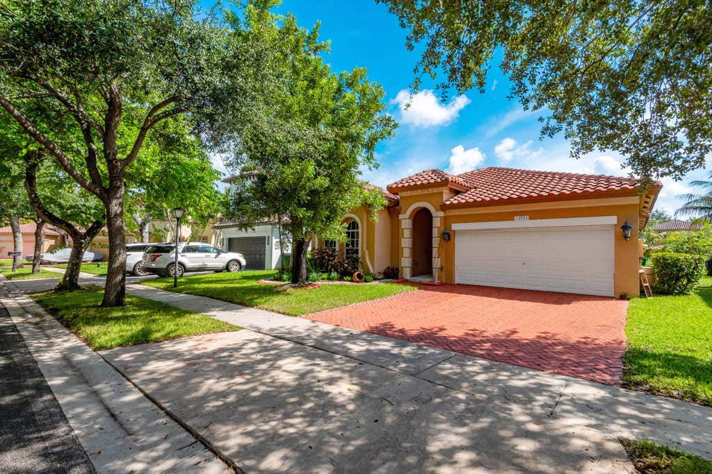 Photo of 13923 SW 50th Street, Miramar, FL 33027 (MLS # B26056568)