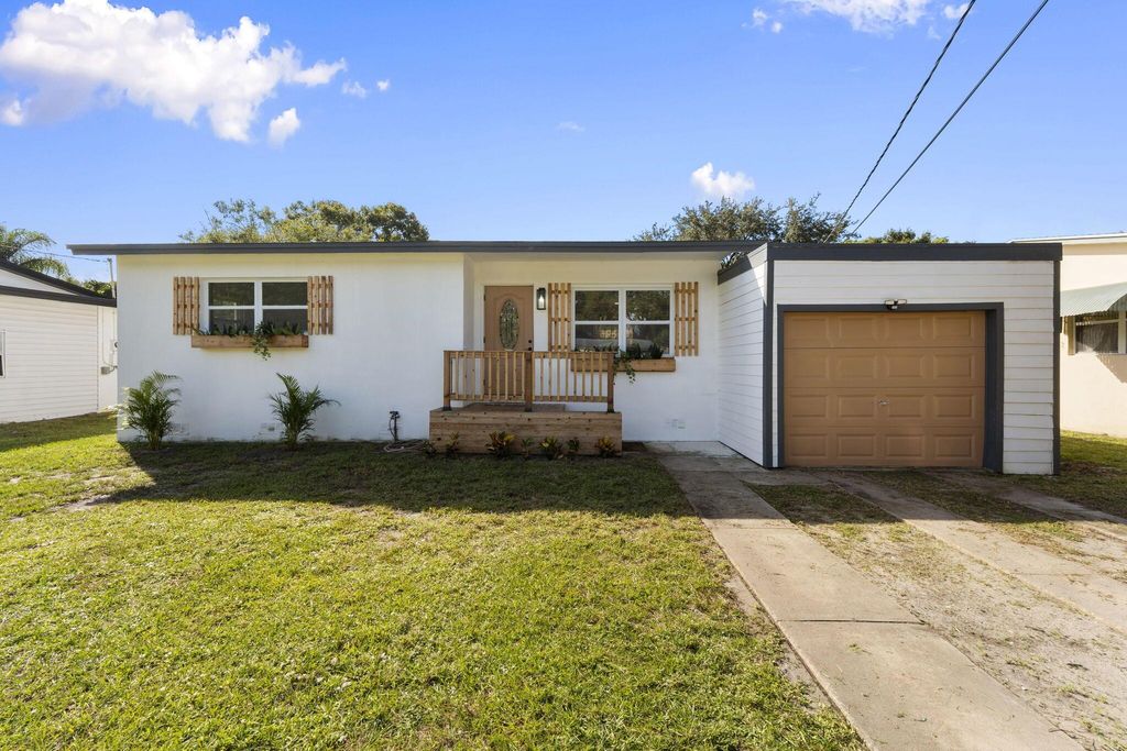Photo of 1107 Jasmine Avenue, Fort Pierce, FL 34982 (MLS # R11135860)