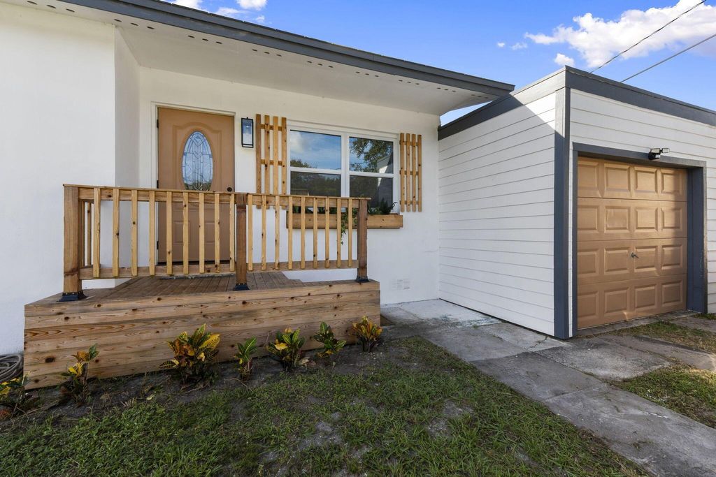 Photo of 1107 Jasmine Avenue, Fort Pierce, FL 34982 (MLS # R11135860)