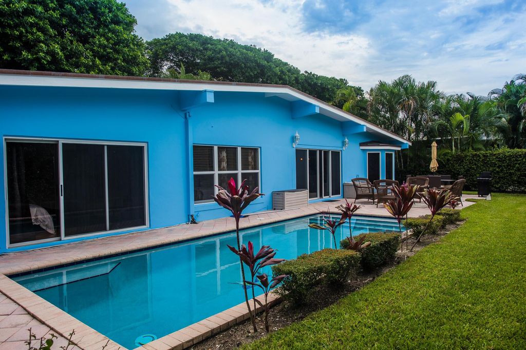 Photo of 181 Beacon Lane, Jupiter Inlet Colony, FL 33469 (MLS # R10976755)