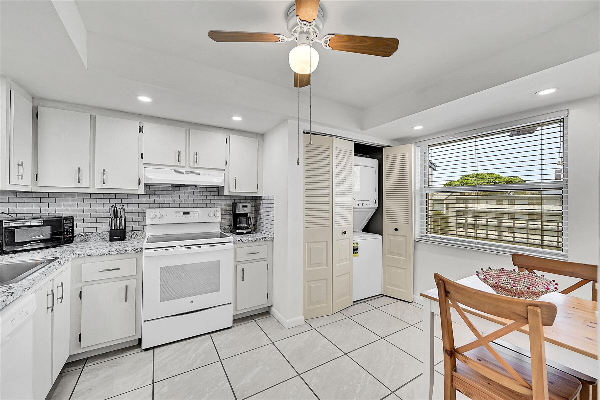 PALM SPRINGS 2 - Residential