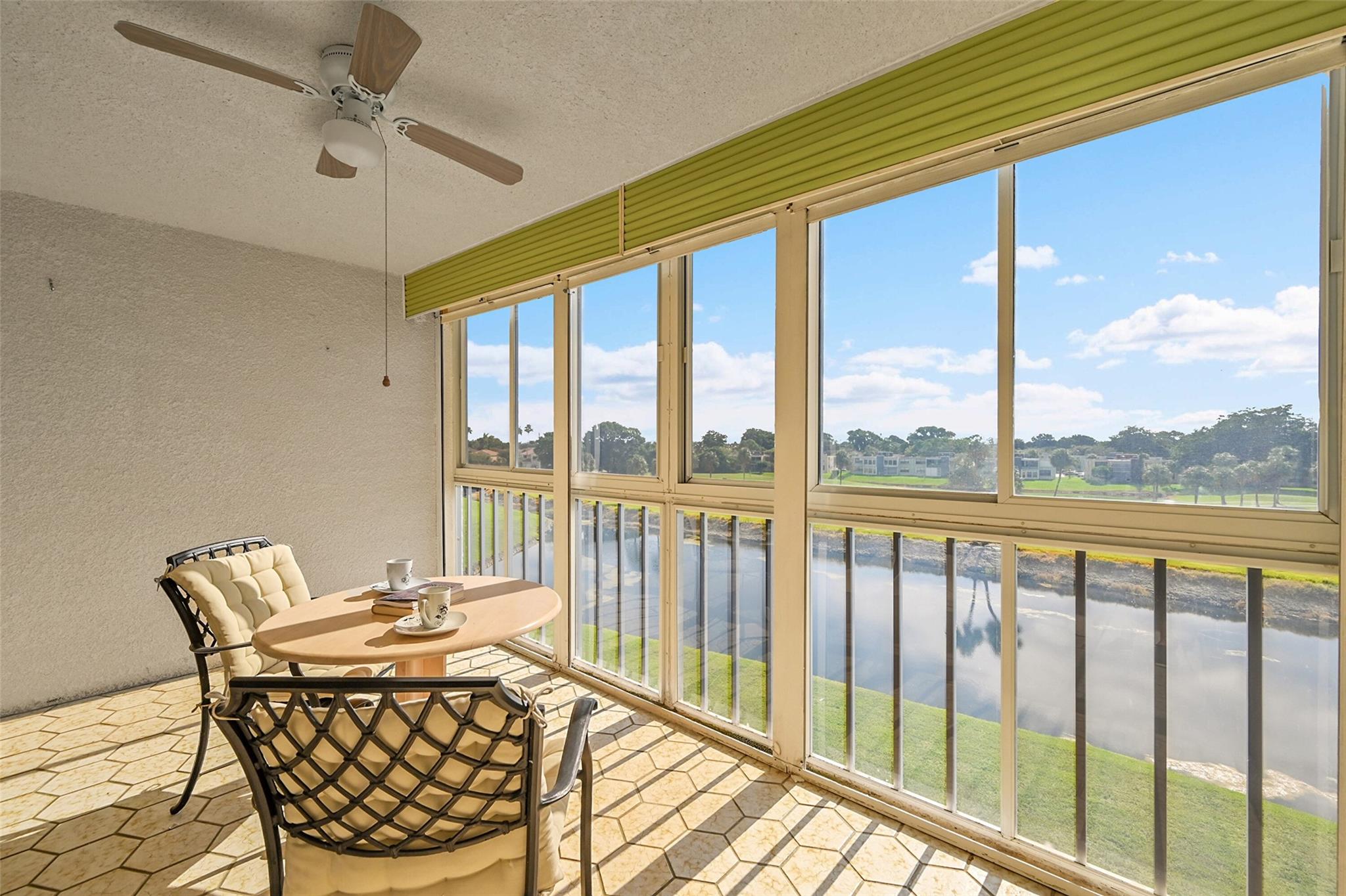 PALM SPRINGS 2 - Residential