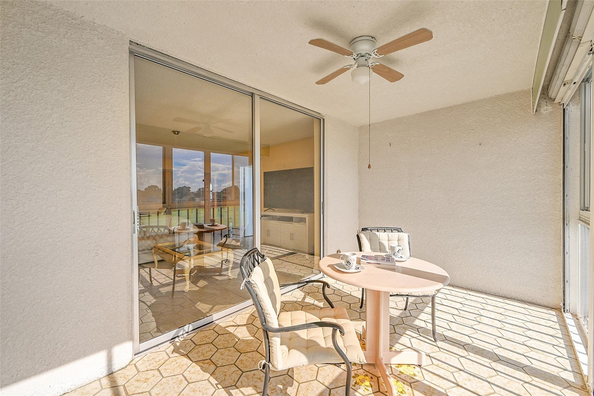 PALM SPRINGS 2 - Residential