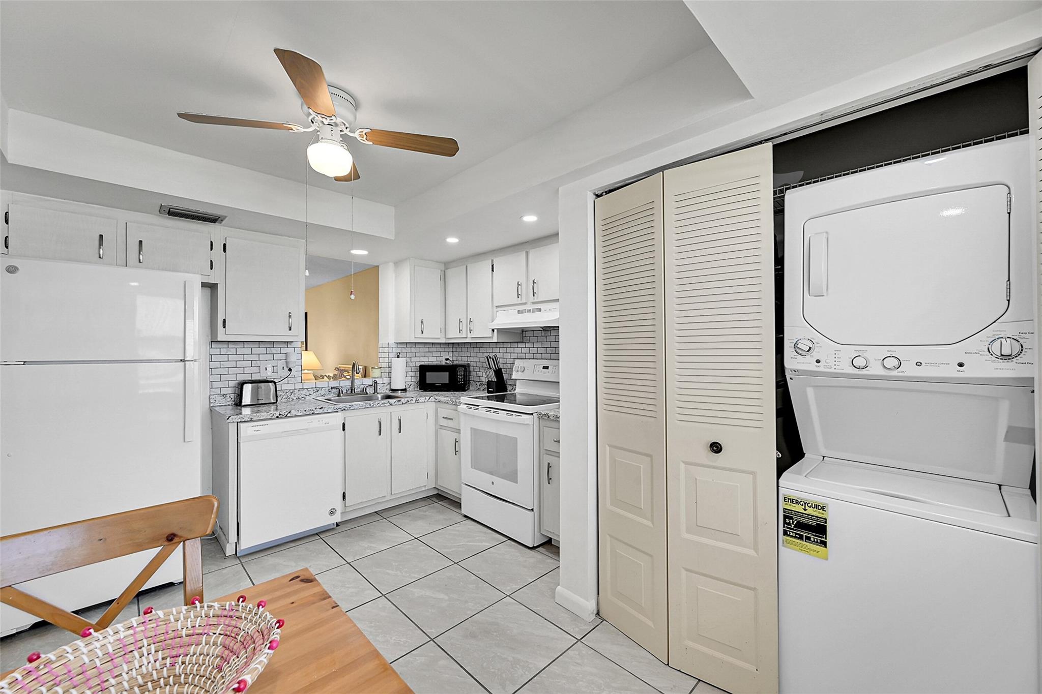 PALM SPRINGS 2 - Residential