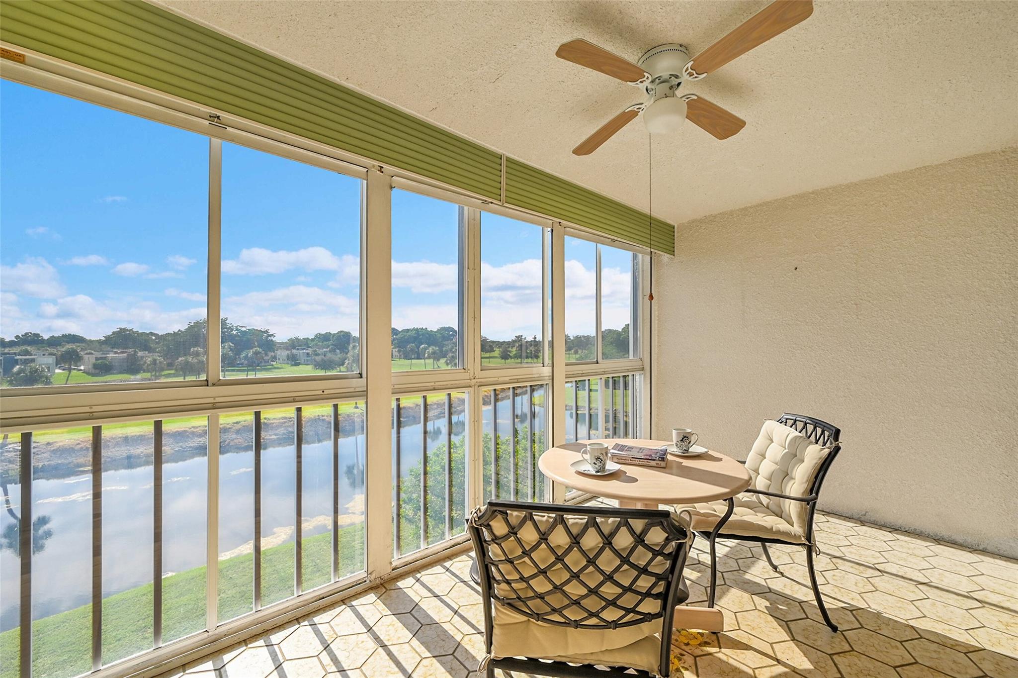 PALM SPRINGS 2 - Residential