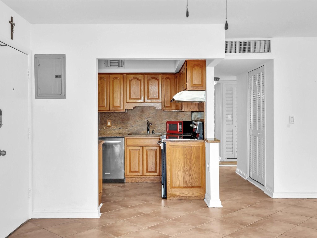 Nassau House Condominium - Residential