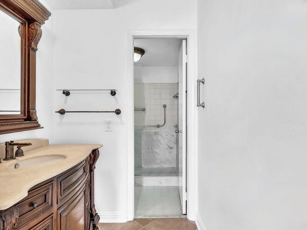 Nassau House Condominium - Residential