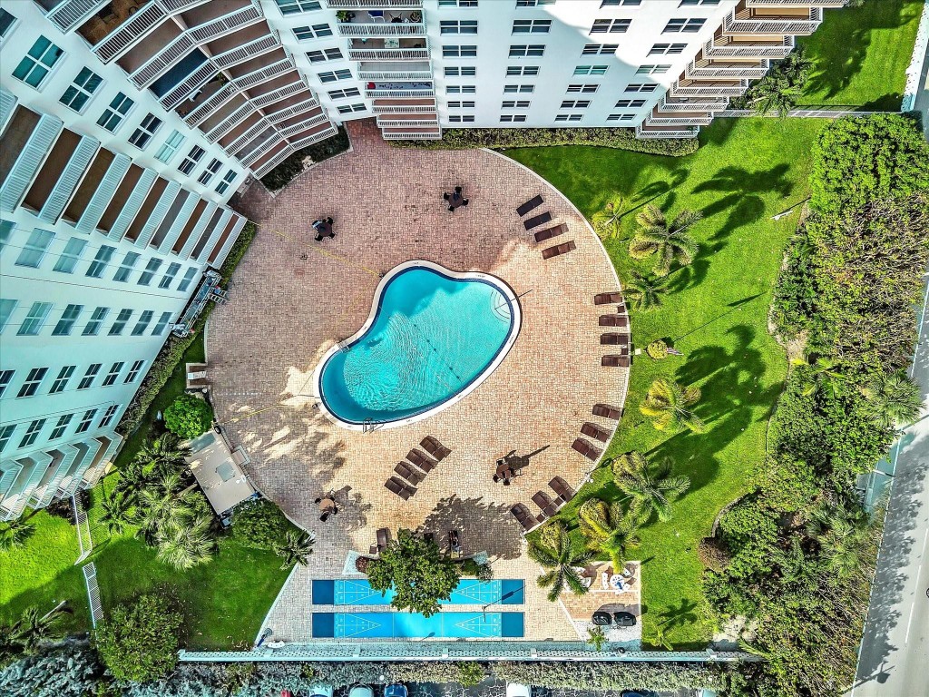 Nassau House Condominium - Residential