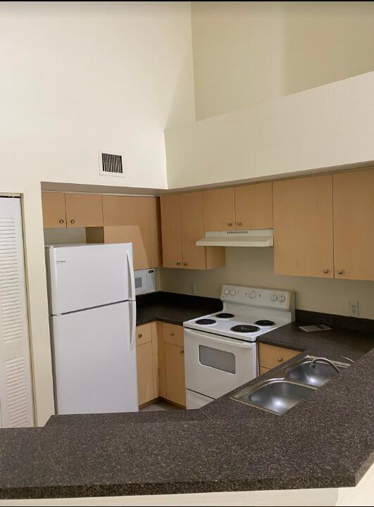 Come see this beautiful 2/2 unit located in central West Palm Beach. Monthly fee includes water, sewer, basic cable and HIGH SPEED INTERNET. Great location in a gated community close to shopping, down town WPB, City Place, and more. Clubhouse with pool and spa; fitness center; indoor basketball and racquetball court; tennis court; volleyball. Perfect for a new home owner or an investor!