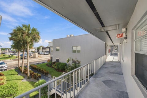 Tiny photo for 186 Burgundy D, Delray Beach, FL 33484 (MLS # B26089961)