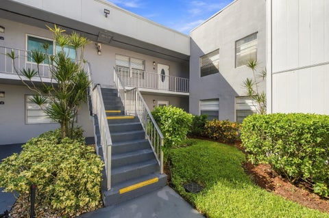 Tiny photo for 186 Burgundy D, Delray Beach, FL 33484 (MLS # B26089961)