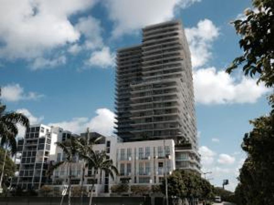 Amazing 2 Bedroom plus Den,Very spacious unit on high floor with a wrap around balcony. Gorgeous views!