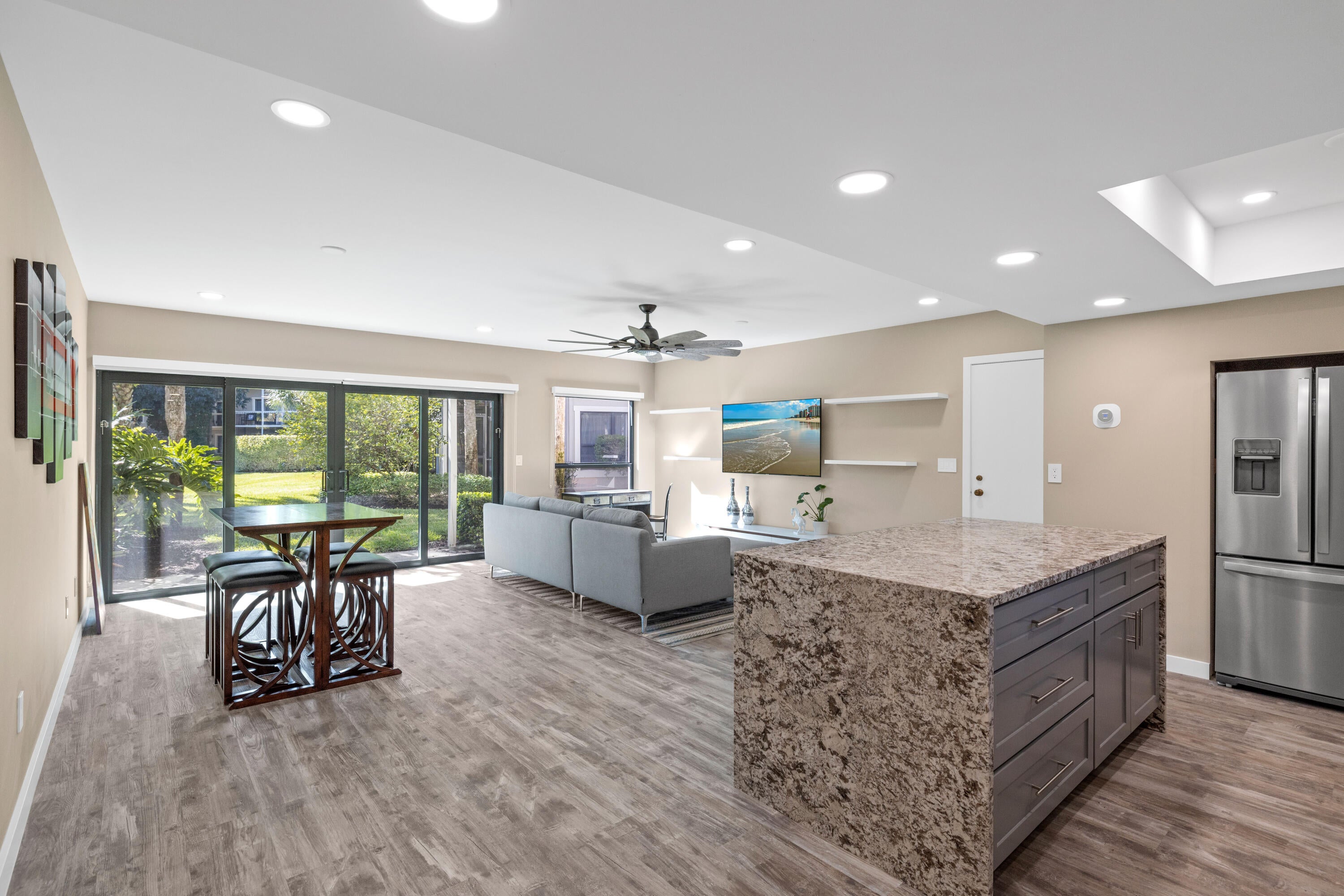 Properties 11863 Wimbledon Circle 438