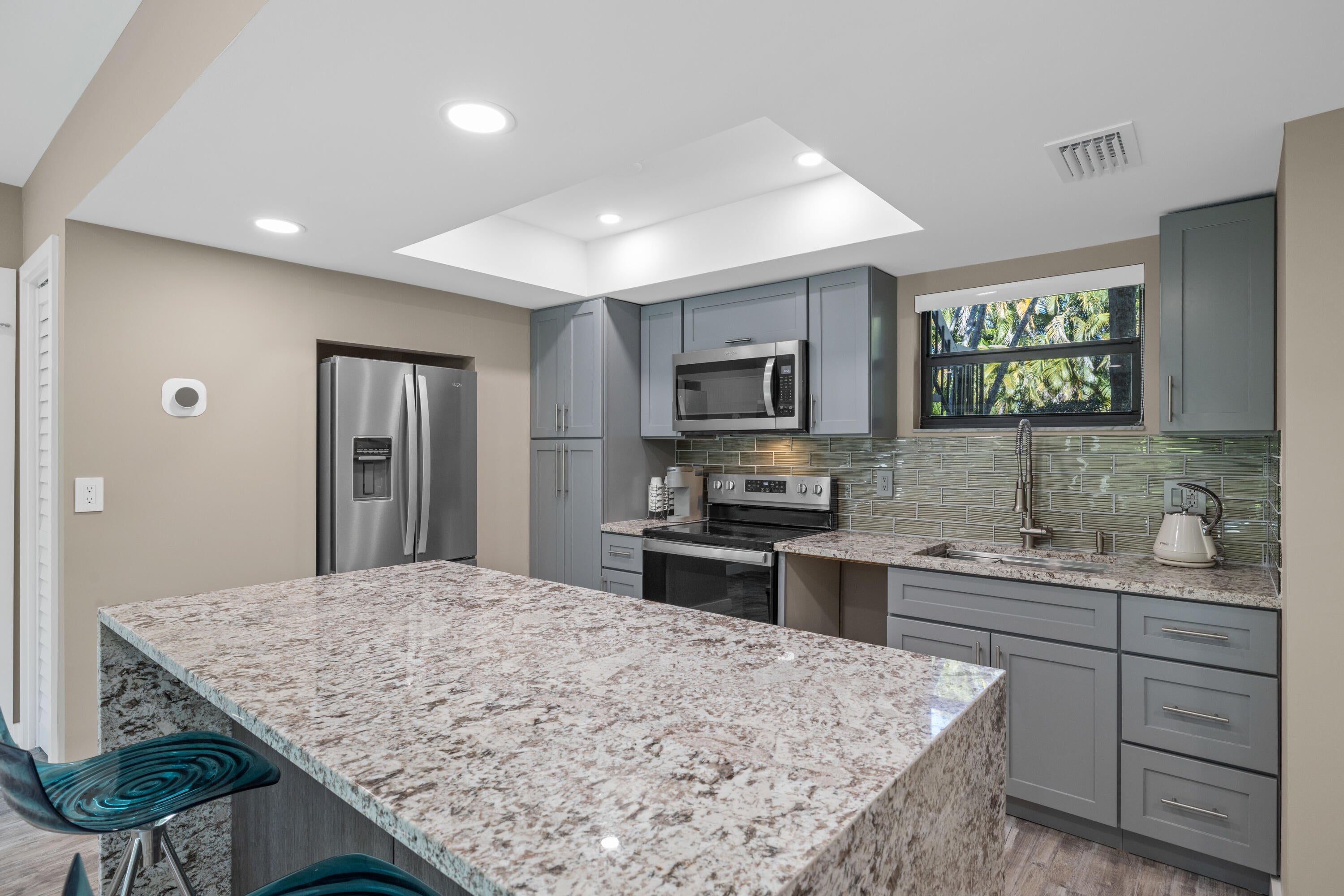 Properties 11863 Wimbledon Circle 438