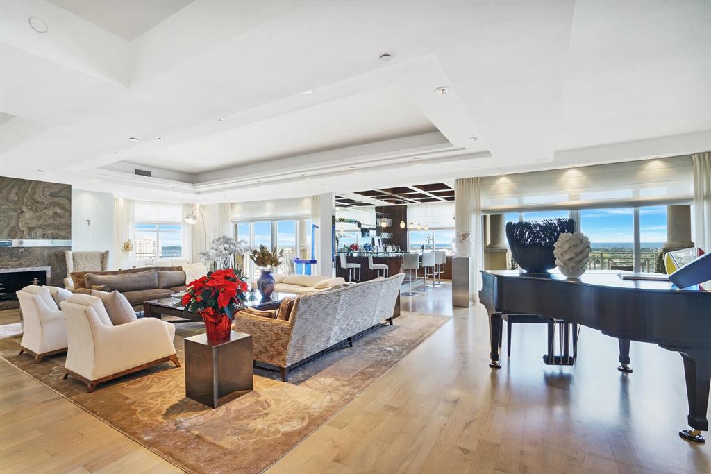 ESPLANADE GRANDE CONDO - Residential