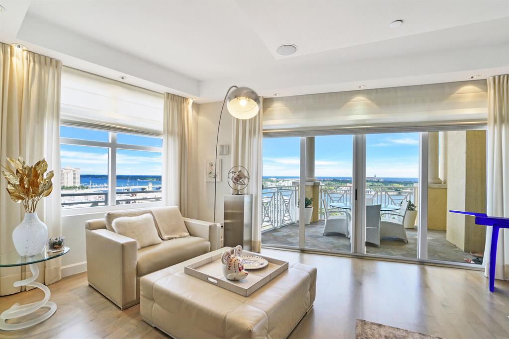 ESPLANADE GRANDE CONDO - Residential