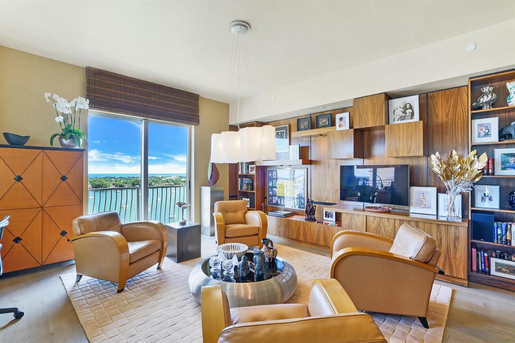 ESPLANADE GRANDE CONDO - Residential