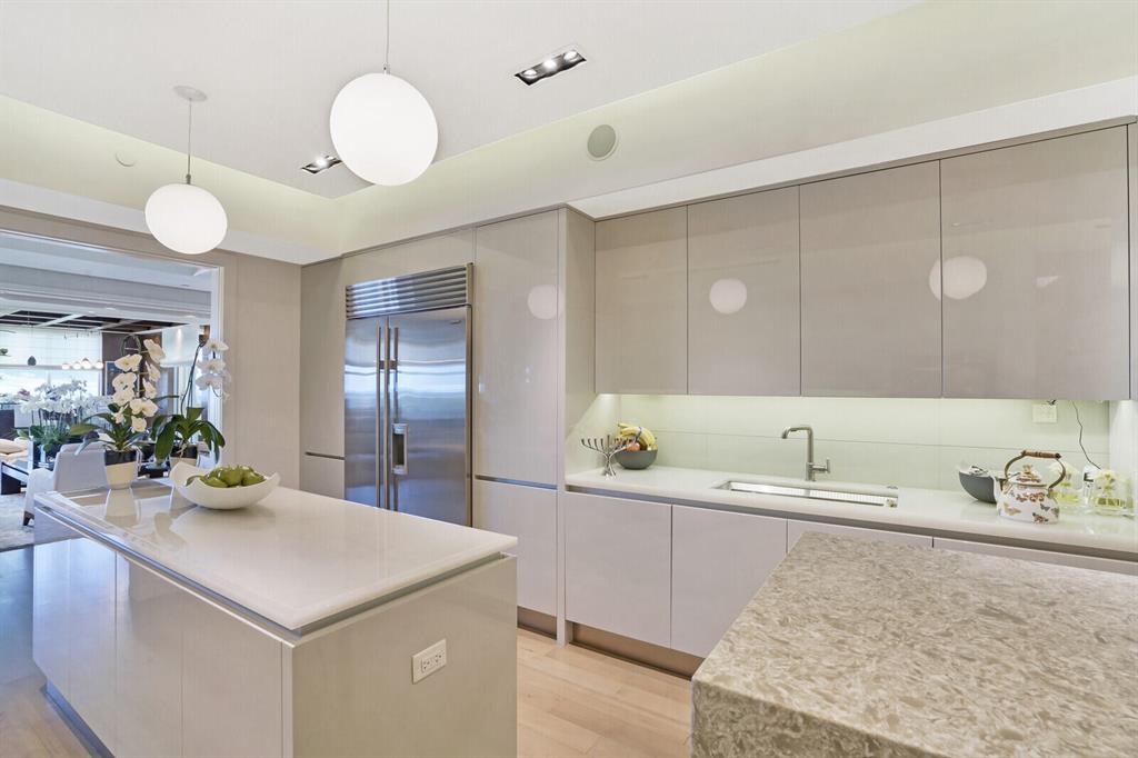 ESPLANADE GRANDE CONDO - Residential