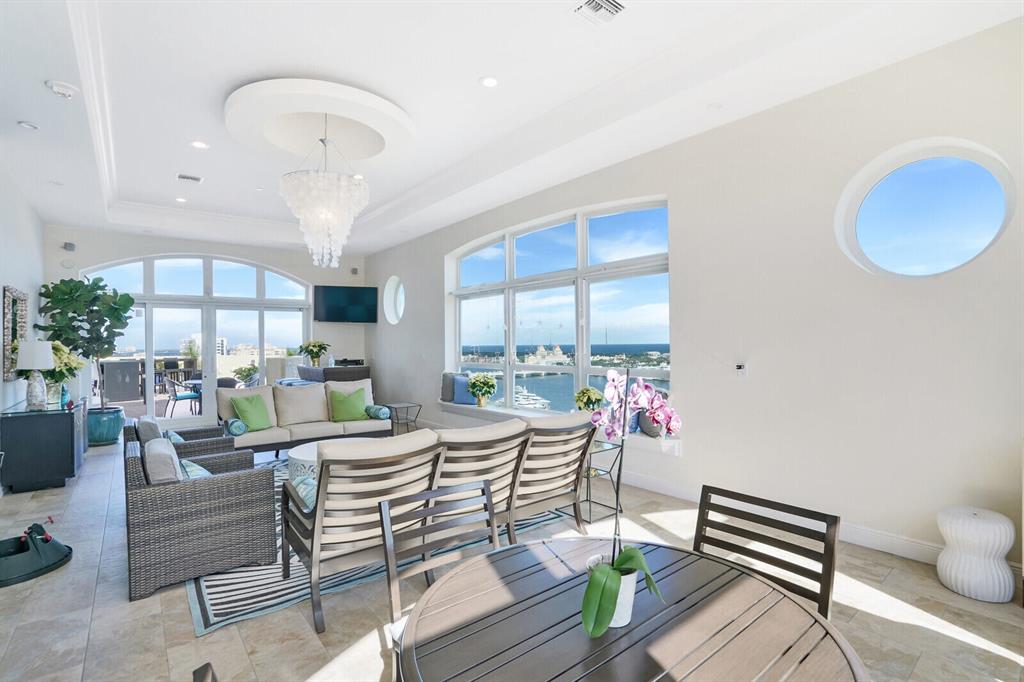 ESPLANADE GRANDE CONDO - Residential