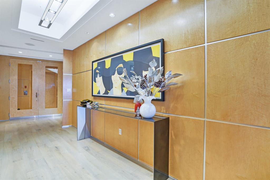 ESPLANADE GRANDE CONDO - Residential