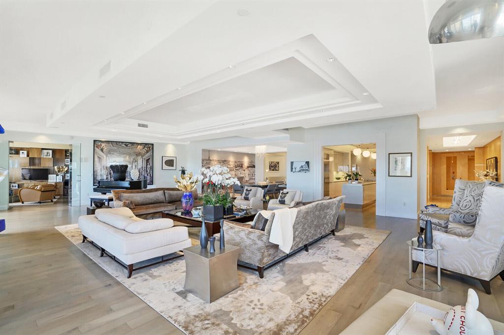 ESPLANADE GRANDE CONDO - Residential