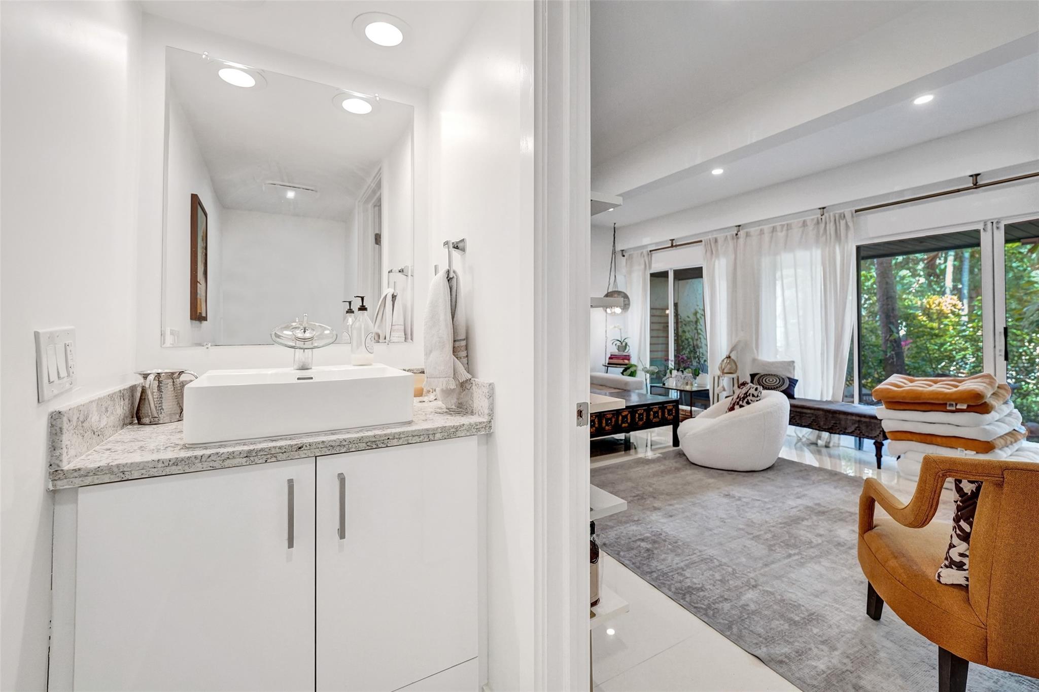 19220 NE 25th Ave 274B, Miami, FL, 33180/$499,000 2 19220 NE 25th Ave 274B