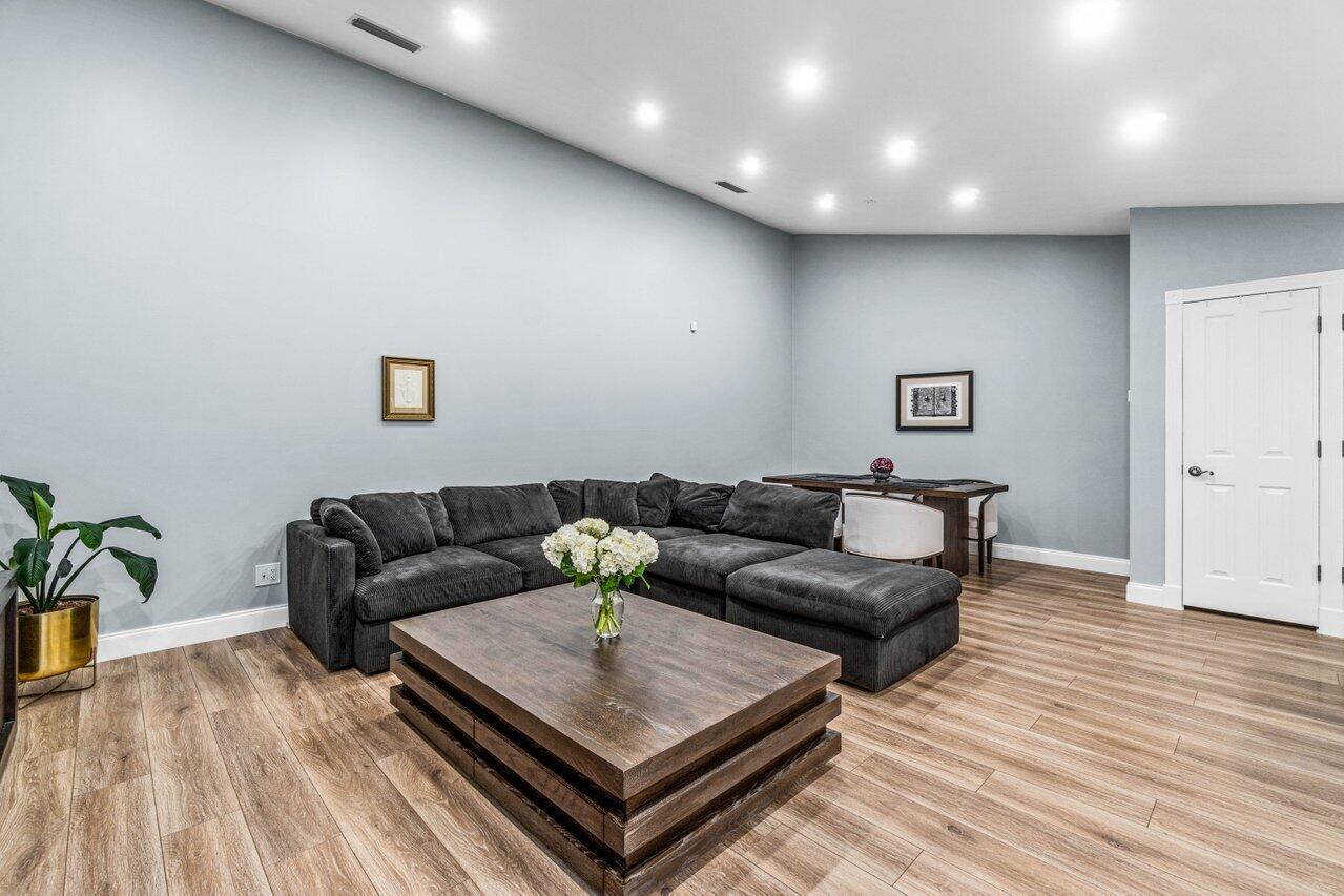 2801 Lakemont Court