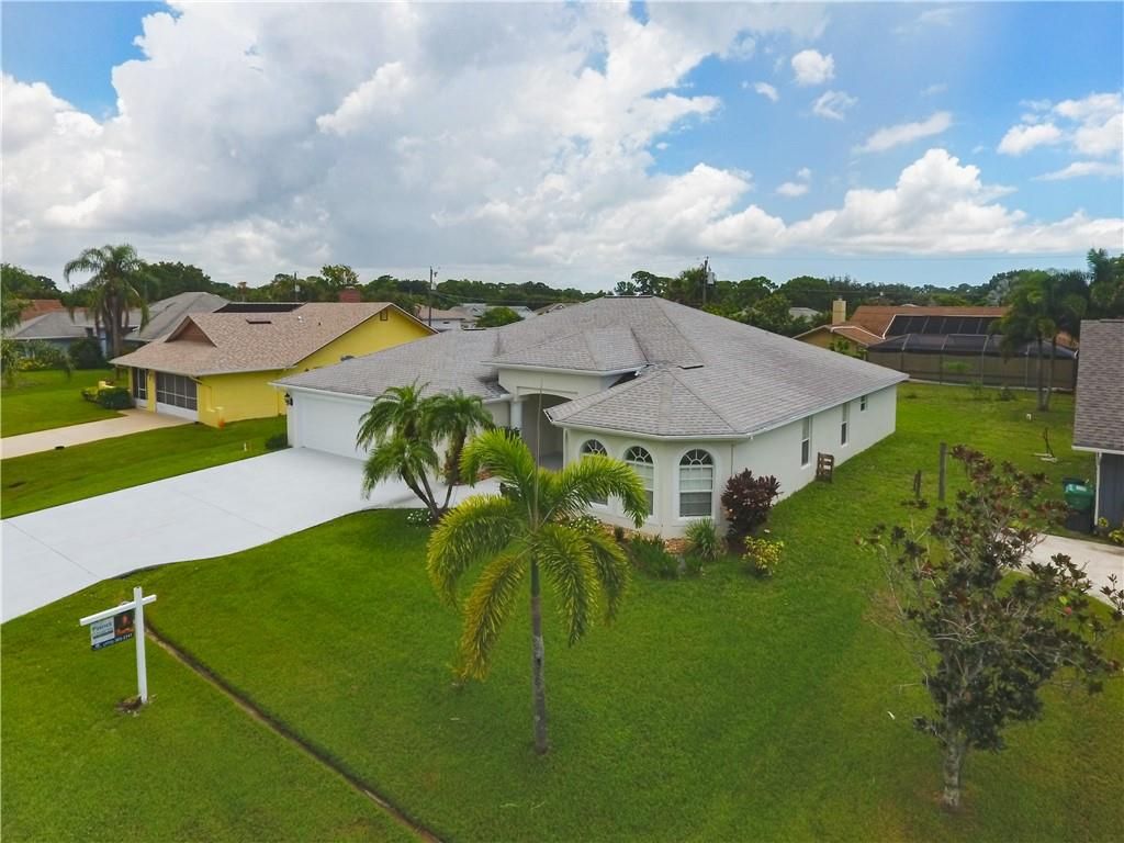 Photo of 879 SE Sweetbay Ave. Ave, Port Saint Lucie, FL 34983 (MLS # F10293735)